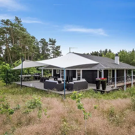 Two-bedroom Holiday In 펜션 *