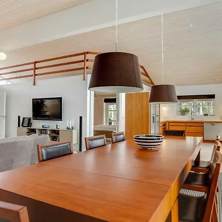 Two-bedroom Holiday In 펜션
